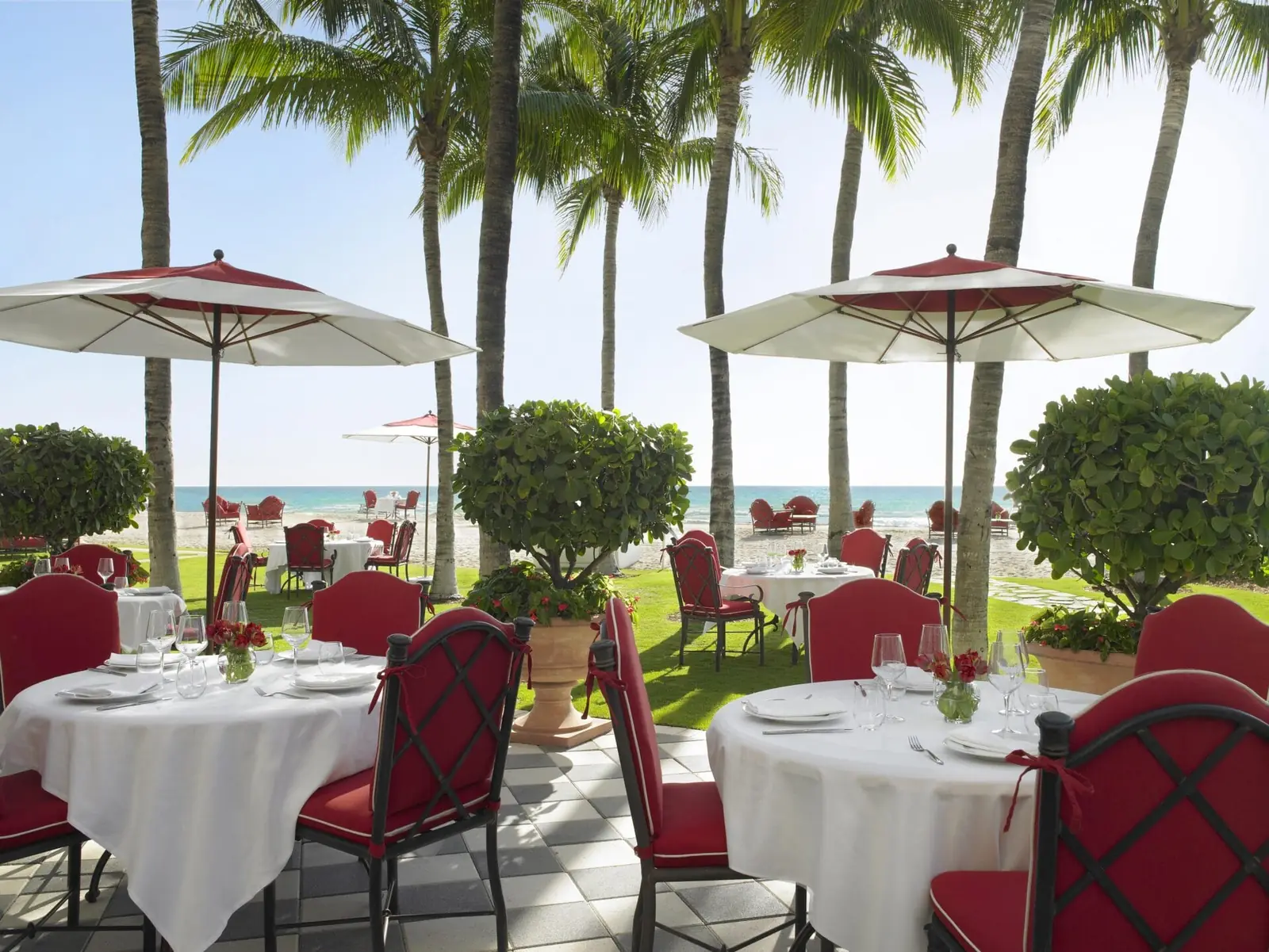 Costa Grill, oceanfront