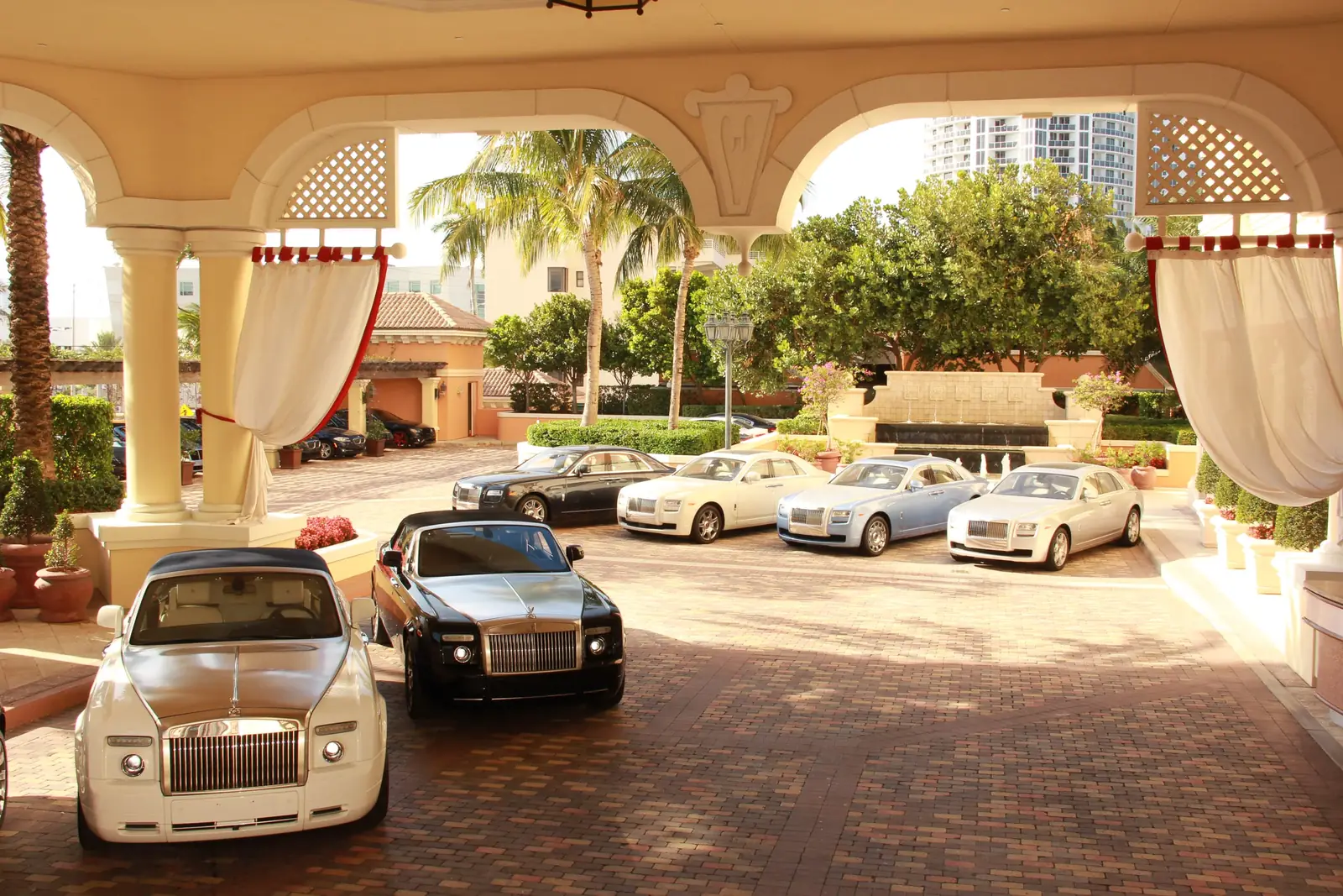 Arrival court with Rolls-Royce house cars